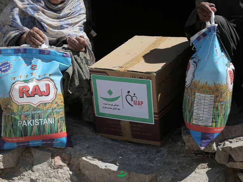 تهیه و توزیع 96 سبد مواد غذایی در استان هرمزگان