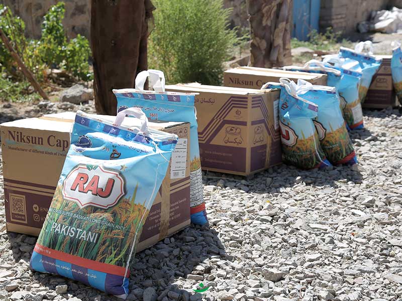 تهیه و توزیع 1,987 سبد مواد غذایی و 249 بن کارت در استان خراسان جنوبی