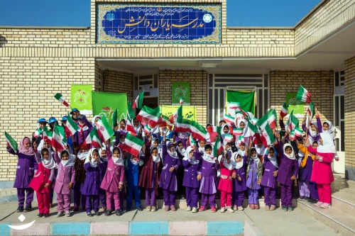 ساخت مدرسه توسط نیک گامان